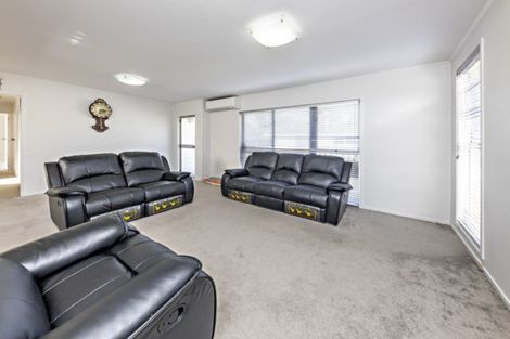 Photo of property in 34 Frobisher Way, Clendon Park, Auckland, 2103