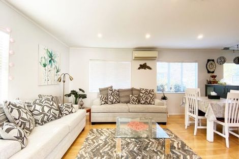 Photo of property in 60 De Quincey Terrace, Highland Park, Auckland, 2010