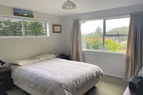 Photo of property in 44 Easton Park Parade, Glenfield, Auckland, 0629