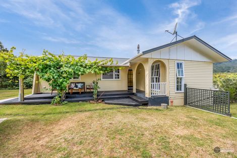 Photo of property in 10 Tiroiti Grove, Stokes Valley, Lower Hutt, 5019