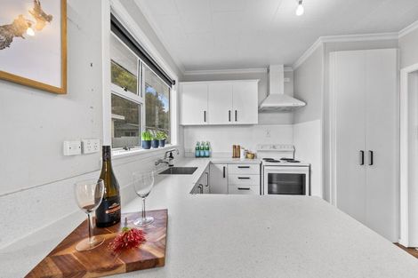 Photo of property in 37c Breakwater Road, Moturoa, New Plymouth, 4310