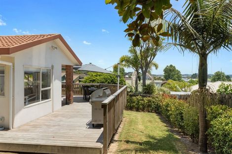 Photo of property in 2/11 Mercury Lane, Windsor Park, Auckland, 0632