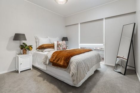 Photo of property in 28 Himalaya Drive, Half Moon Bay, Auckland, 2012