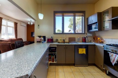 Photo of property in 11 Toru Street, Lyall Bay, Wellington, 6022