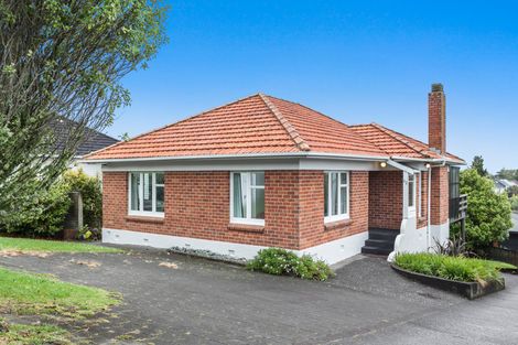 Photo of property in 32 Evans Road, Glen Eden, Auckland, 0602