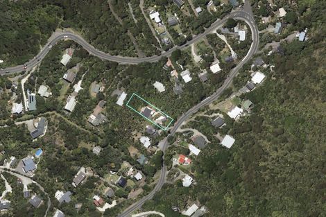 Photo of property in 15 Piha Road, Piha, New Lynn, 0772