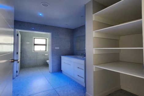 Photo of property in 128b Hutchinsons Road, Bucklands Beach, Auckland, 2014