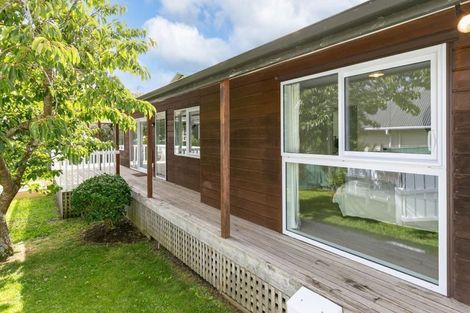 Photo of property in 21 Mexted Terrace, Tawa, Wellington, 5028