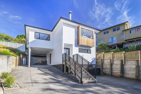 Photo of property in 28b Redwood Avenue, Tawa, Wellington, 5028