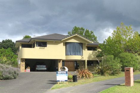 Photo of property in 19 Kerlin Crescent, West Harbour, Auckland, 0618