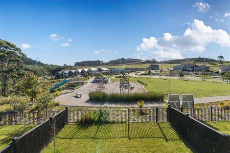 Photo of property in 8 Paparahi Place, Wainui, 0992