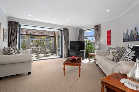 Photo of property in 33 Carrington Drive, Papamoa Beach, Papamoa, 3118