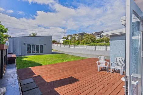 Photo of property in 116 Seaview Road, Paraparaumu Beach, Paraparaumu, 5032