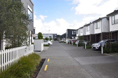 Photo of property in 33 Komanawa Lane, Mount Wellington, Auckland, 1062