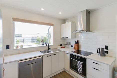 Photo of property in 16 Linklater Avenue, Foxton Beach, Foxton, 4815