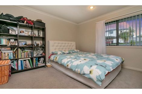 Photo of property in 8 Archer Rayner Place, Greenhithe, Auckland, 0632