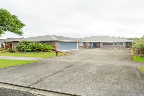 Photo of property in 4 Royal Oak Drive, Kelvin Grove, Palmerston North, 4414