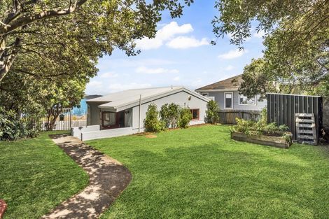 Photo of property in 61 Breaker Bay Road, Breaker Bay, Wellington, 6022