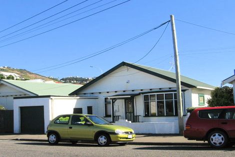 Photo of property in 3 Avon Street, Island Bay, Wellington, 6023
