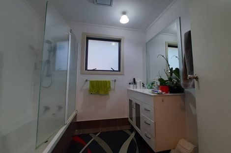 Photo of property in 14 Panzic Place, Glen Eden, Auckland, 0602