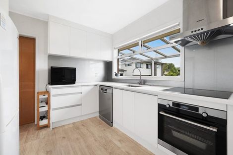 Photo of property in 78 Botany Road, Botany Downs, Auckland, 2010