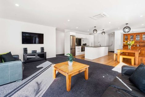 Photo of property in 20 Bermuda Place, One Tree Point, 0118