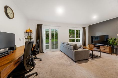 Photo of property in 2/220 East Coast Road, Forrest Hill, Auckland, 0620