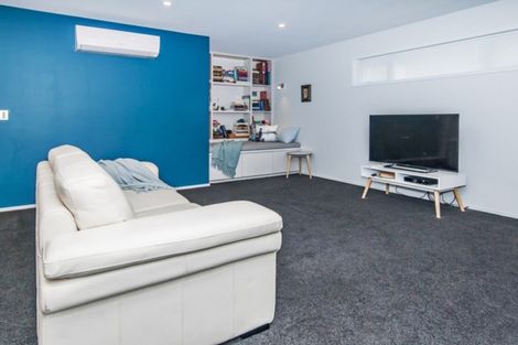 Photo of property in 11 Courtfield Close, Parklands, Christchurch, 8083