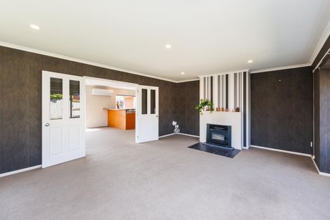Photo of property in 20 Johnstone Drive, Fitzherbert, Palmerston North, 4410