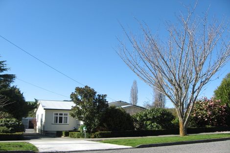 Photo of property in 12 Paraekaretu Street, Hunterville, 4730