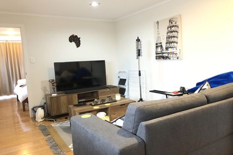 Photo of property in 3 Tahu Crescent, Sunnynook, Auckland, 0620