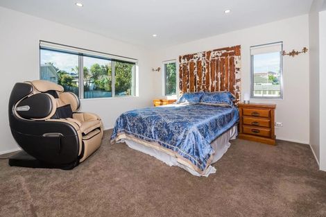Photo of property in 6a Mchardy Place, Glenfield, Auckland, 0627