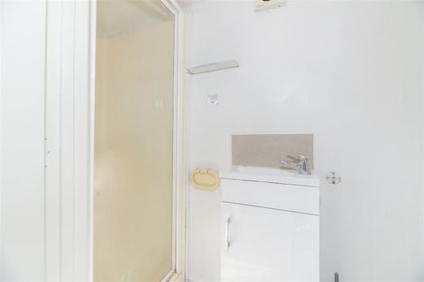 Photo of property in 2 Walters Road, Mount Wellington, Auckland, 1062