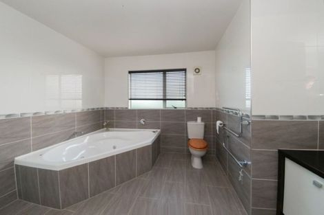 Photo of property in 30 Cherrywood Crescent, Northpark, Auckland, 2013