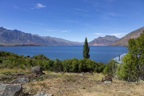 Photo of property in 66 Cedar Drive, Kelvin Heights, Queenstown, 9300