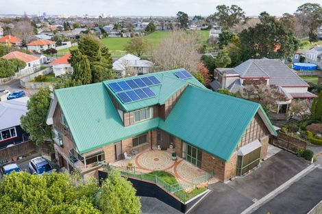 Photo of property in 8 Fraser Court, Roslyn, Palmerston North, 4414