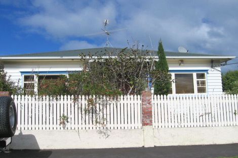 Photo of property in 4 Streatlam Crescent, Strathmore Park, Wellington, 6022