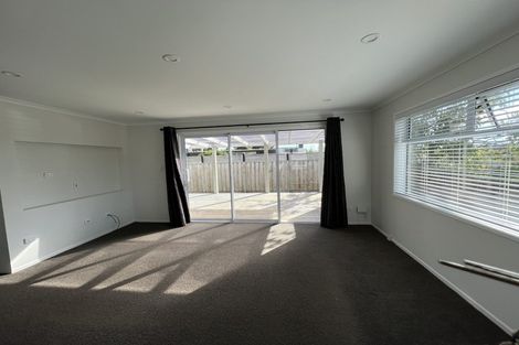Photo of property in 7 Booralee Avenue, Botany Downs, Auckland, 2010