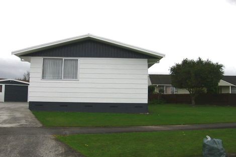 Photo of property in 17 Cumberland Place, Kelvin Grove, Palmerston North, 4414