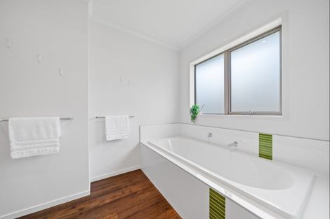 Photo of property in 5b Tupuhi Place, Highlands Park, New Plymouth, 4312