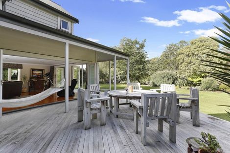 Photo of property in 186 Boord Crescent, Kumeu, 0891