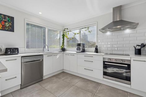 Photo of property in 18 Raynor Crescent, Pyes Pa, Tauranga, 3112
