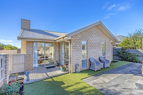 Photo of property in 1/44 Sawyers Arms Road, Northcote, Christchurch, 8052