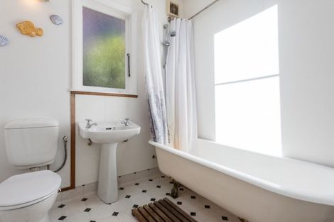 Photo of property in 16 Albemarle Road, Northland, Wellington, 6012