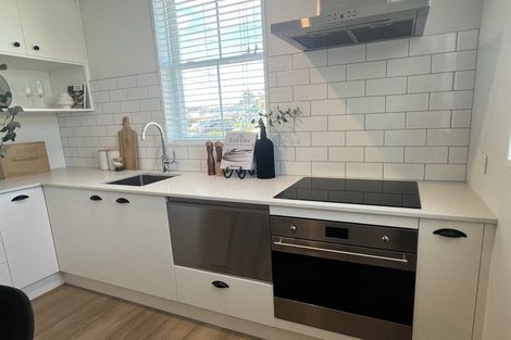 Photo of property in 4/30 Hargest Crescent, Sydenham, Christchurch, 8023
