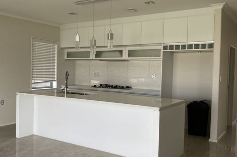 Photo of property in 16 Kira Road, Flat Bush, Auckland, 2016