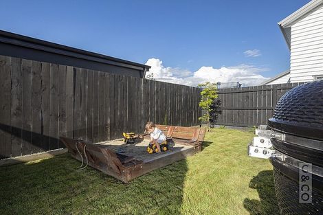Photo of property in 37 Lumbarda Drive, Kumeu, 0810