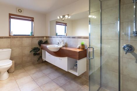 Photo of property in 33 Ruapehu Drive, Fitzherbert, Palmerston North, 4410