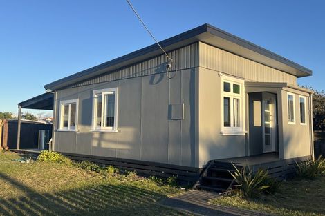 Photo of property in 2 Dawick Street, Foxton Beach, Foxton, 4815