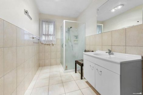 Photo of property in 53 Beaubank Road, Kelston, Auckland, 0602